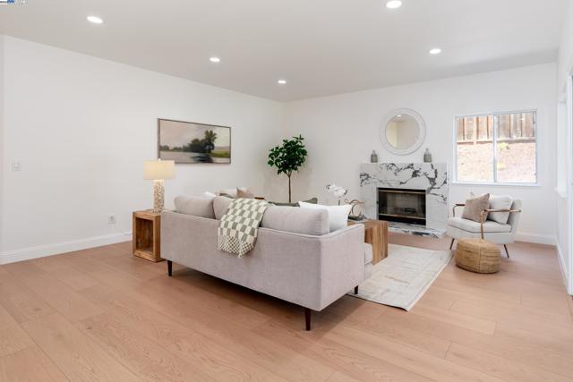 3846 Sheffield Cir, Danville CA: https://media.crmls.org/mediaz/441c8217-7da5-4b73-bf4c-20dc75c61a6c.jpg