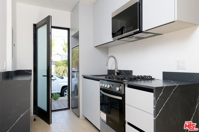 1325 Cabrillo Avenue, Venice CA: https://media.crmls.org/mediaz/441ca92c-5318-4a29-98d2-9d60240b1bb2.jpg