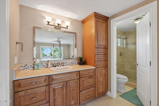 Detail Gallery Image 12 of 18 For 863 Tupelo Wood Ct, Thousand Oaks,  CA 91320 - 4 Beds | 3 Baths
