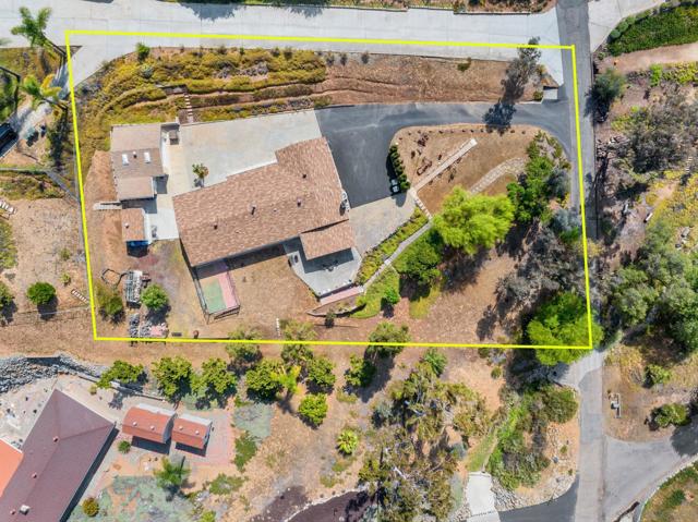 12220 Valhalla Drive, Lakeside CA: https://media.crmls.org/mediaz/441cdd7c-bc62-4a88-befc-8ae4ed753968.jpg