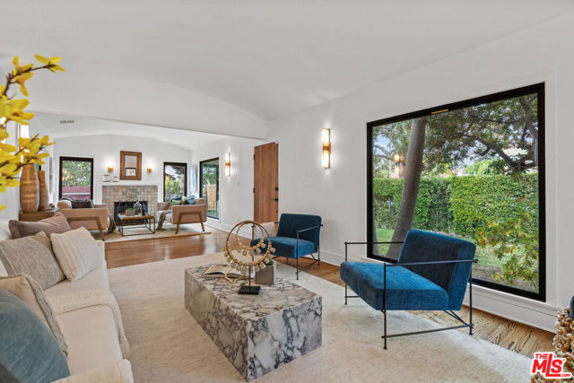 722 N La Jolla Avenue, Los Angeles CA: https://media.crmls.org/mediaz/441d968f-95a3-4265-b67a-064a65b31698.jpg