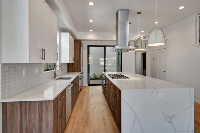 109 Daisy, Imperial Beach CA: https://media.crmls.org/mediaz/441dde2c-bf62-48e1-ae0d-d4835ff6a124.jpg