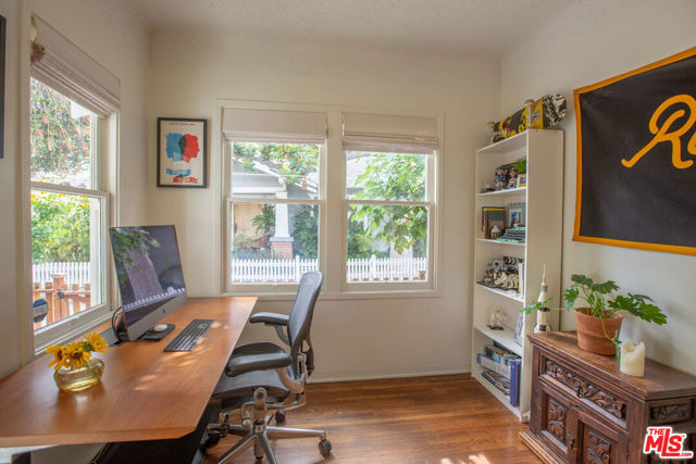 732 N Toledo Walk, Long Beach CA: https://media.crmls.org/mediaz/441f15ad-f06d-4088-9df3-403985722b4a.jpg