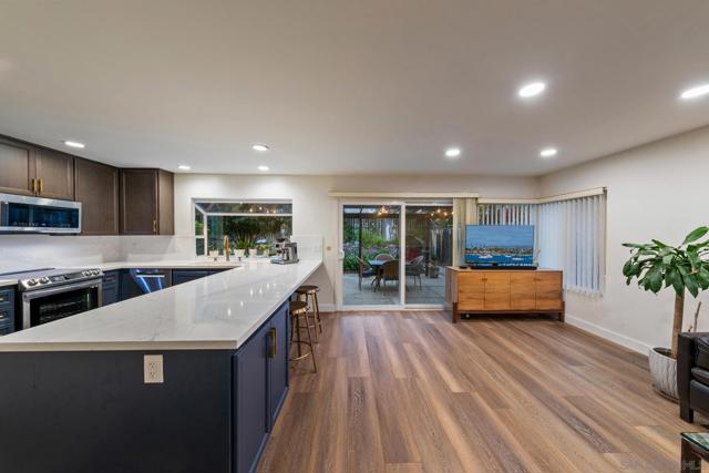 1554 Traveld Way, Encinitas CA: https://media.crmls.org/mediaz/441f7cb5-090a-41fd-bae4-798876fd3fbe.jpg
