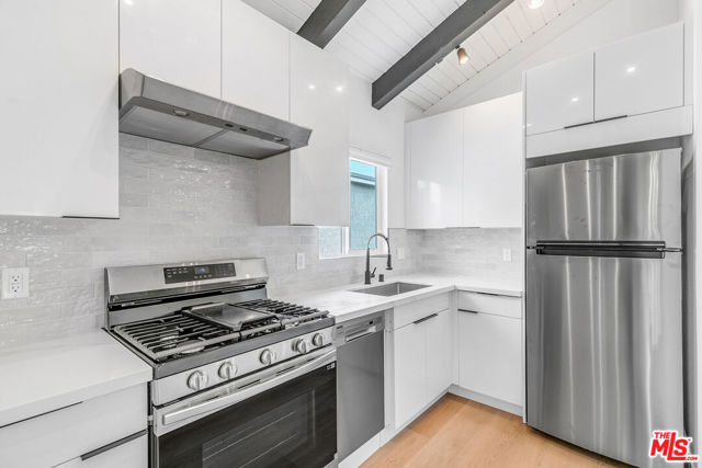 1536 11th Street, Santa Monica CA: https://media.crmls.org/mediaz/441f948b-2968-4a3b-8f1e-ca14bc486549.jpg