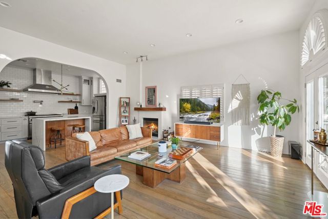 3418 Dorothy Road, Topanga CA: https://media.crmls.org/mediaz/441fea88-453a-450f-9b3a-f3f00b72b86f.jpg