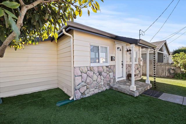 720 Amador Avenue, Seaside CA: https://media.crmls.org/mediaz/44201a3c-e8db-4996-9399-da45a9769e79.jpg