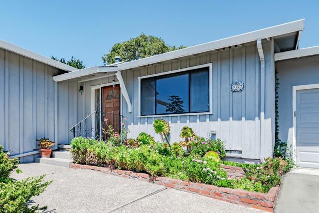 3177 W Ledyard Way, Aptos CA: https://media.crmls.org/mediaz/4420210f-dc5b-4f82-b6f2-581317d5d642.jpg