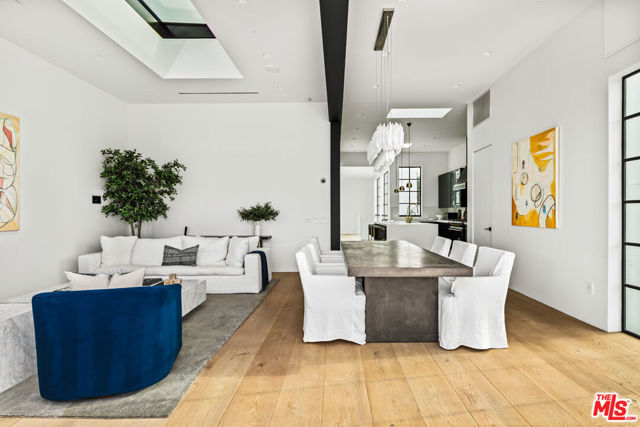 1346 Abbot Kinney Boulevard, Venice CA: https://media.crmls.org/mediaz/442033ad-4697-43ea-97ba-f45b983c6d93.jpg