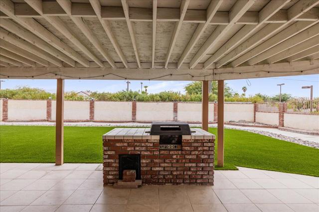 27650 Avenida Terrazo, Cathedral City CA: https://media.crmls.org/mediaz/4420b16c-68b5-4a93-bb2a-3e2c2ce2704a.jpg