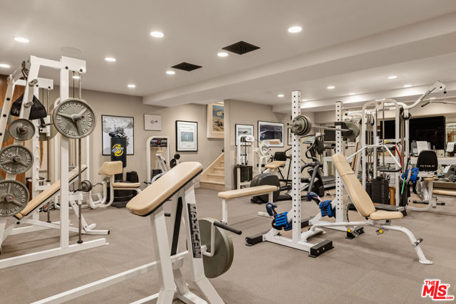 4009 Valley Meadow Road, Encino CA: https://media.crmls.org/mediaz/44215e79-294d-475f-82cf-df8600af8b54.jpg