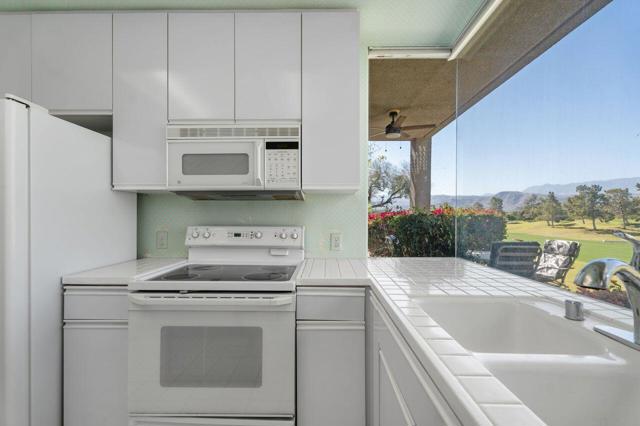 36 Colonial Drive, Rancho Mirage CA: https://media.crmls.org/mediaz/442175bc-5772-4d87-b0aa-40f0b9a541c3.jpg