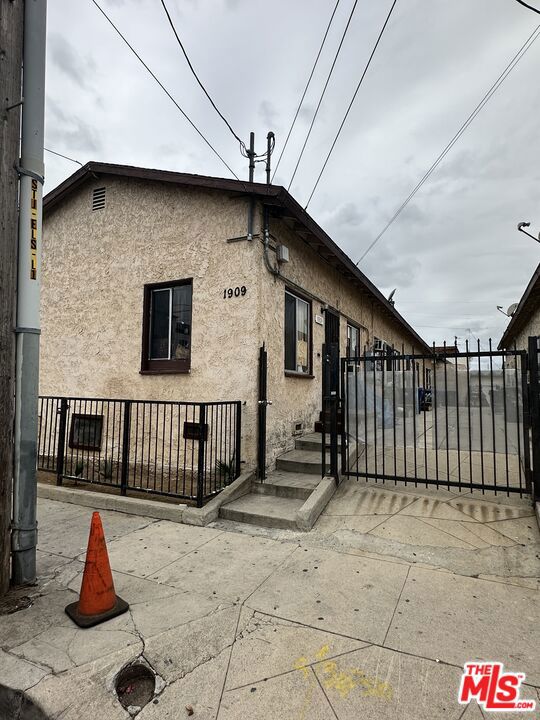 1909 Johnston Street, Los Angeles CA: https://media.crmls.org/mediaz/4421a550-1c1f-47f1-9f38-8eb2f9b3de01.jpg
