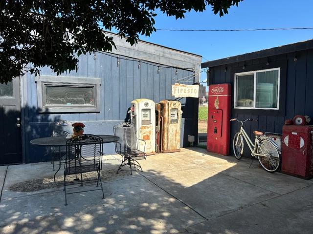 2160 Pacheco Pass Highway, Gilroy CA: https://media.crmls.org/mediaz/4421c411-740e-4019-85a2-a112a4823812.jpg