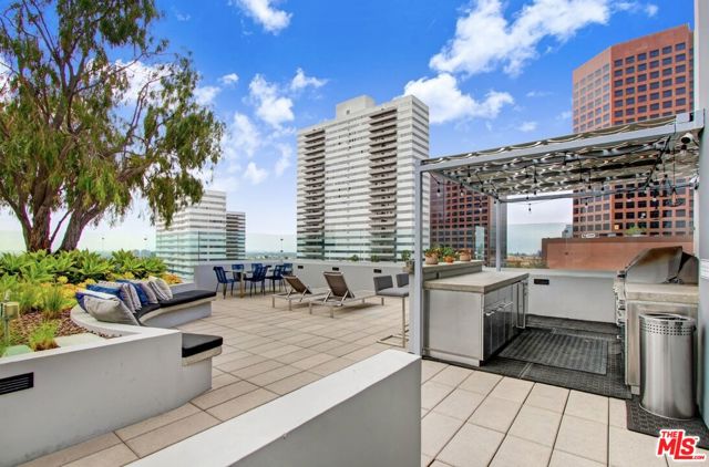 1168 S Barrington Avenue, Los Angeles CA: https://media.crmls.org/mediaz/4421e847-affb-4da7-bcd8-48e3ad8cacb2.jpg