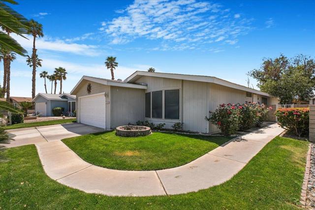 34755 Stage Drive, Thousand Palms CA: https://media.crmls.org/mediaz/44224933-662c-49e9-94ab-984f2972c691.jpg