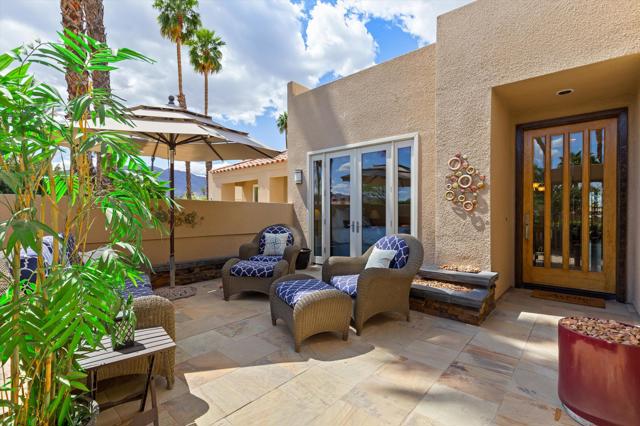 105 Lake Shore Drive, Rancho Mirage CA: https://media.crmls.org/mediaz/4422967f-a3ff-465b-8af7-5feee5bef791.jpg