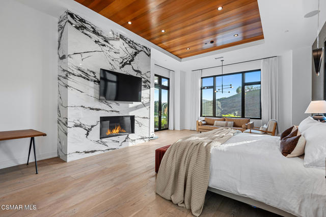 2111 High Knoll Circle, Thousand Oaks CA: https://media.crmls.org/mediaz/4422a2d1-8420-4a3c-a6a0-f01ac1c4cf50.jpg