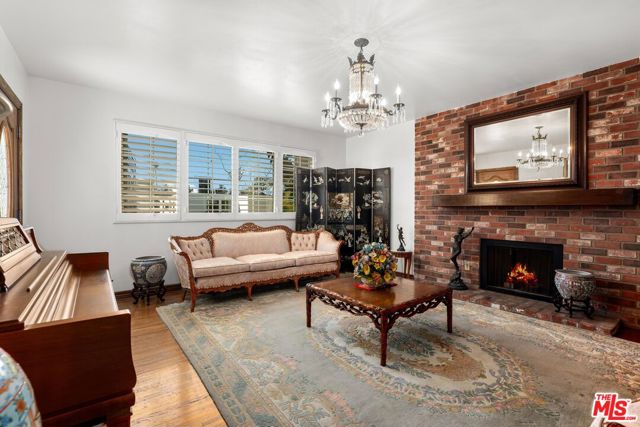 1186 Mcclellan Drive, Los Angeles CA: https://media.crmls.org/mediaz/4422d81e-2eec-4b86-9b62-da3c53ab8fb8.jpg