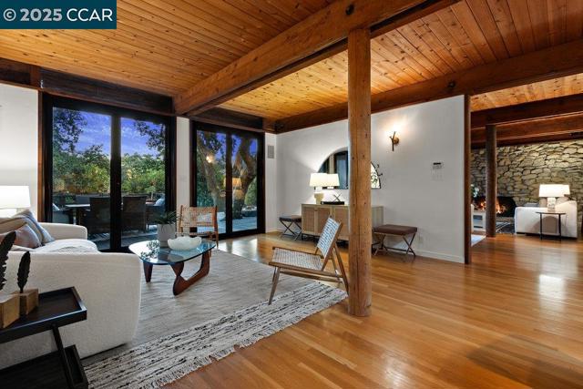 39 El Toyonal, Orinda CA: https://media.crmls.org/mediaz/4423273c-f39d-438a-8295-11cfa3813d31.jpg