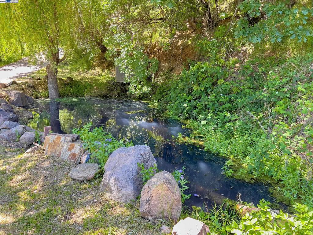 https://media.crmls.org/mediaz/44238396-0ab0-463c-9f0a-28ff752b8905.jpg?preset=X-Large
