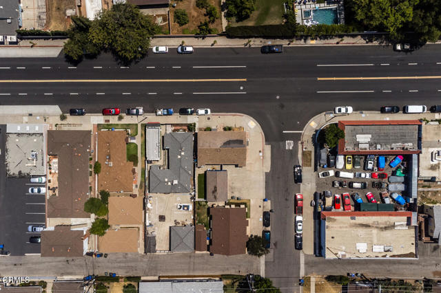 2267 E Washington Boulevard, Pasadena CA: https://media.crmls.org/mediaz/44239090-5e05-4590-8708-455f9ffa31dd.jpg