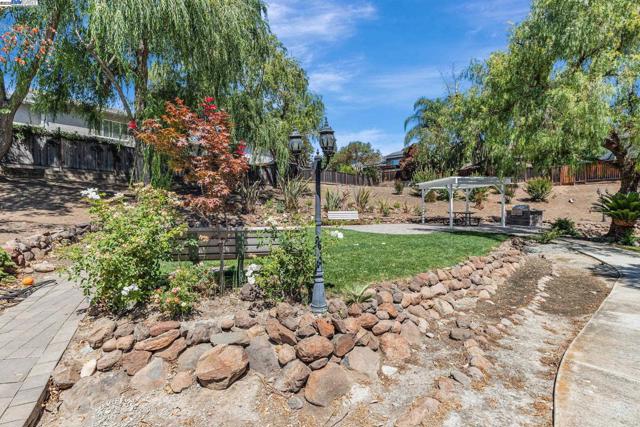 2460 Magnolia Way, Morgan Hill CA: https://media.crmls.org/mediaz/4423975d-903a-4012-a1a7-298c23af6d65.jpg