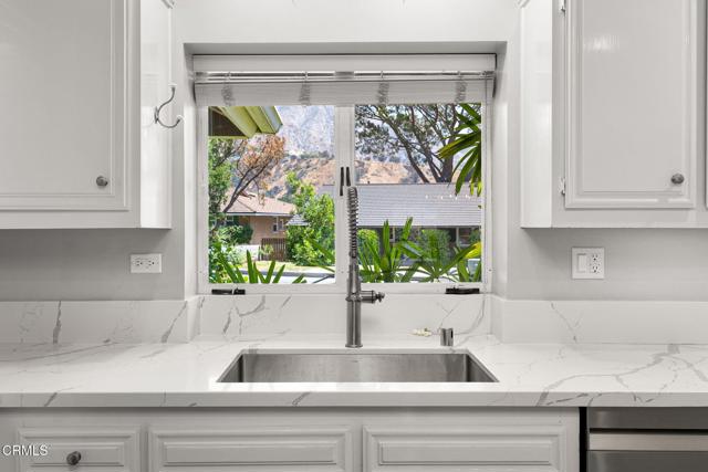 1915 Canyon Close Road, Pasadena CA: https://media.crmls.org/mediaz/44247d34-cc40-4be4-93e0-69604f4925a8.jpg