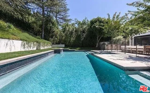 9684 Wendover Drive, Beverly Hills CA: https://media.crmls.org/mediaz/44254c90-e30f-488a-ad33-ef52d370ed96.jpg