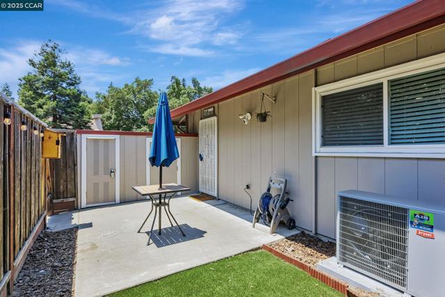 3797 Oxford Cmn, Fremont CA: https://media.crmls.org/mediaz/4425b77b-5278-4068-acea-72dacee70870.jpg