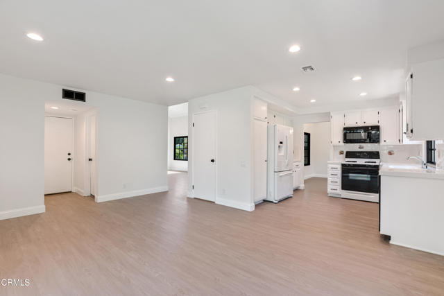 Detail Gallery Image 9 of 49 For 1093 Evenstar Ave, Westlake Village,  CA 91361 - 5 Beds | 2/1 Baths