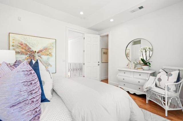 6 Zachary Court, Menlo Park CA: https://media.crmls.org/mediaz/4426a899-1493-4fd1-9255-6be1b1f53fe6.jpg