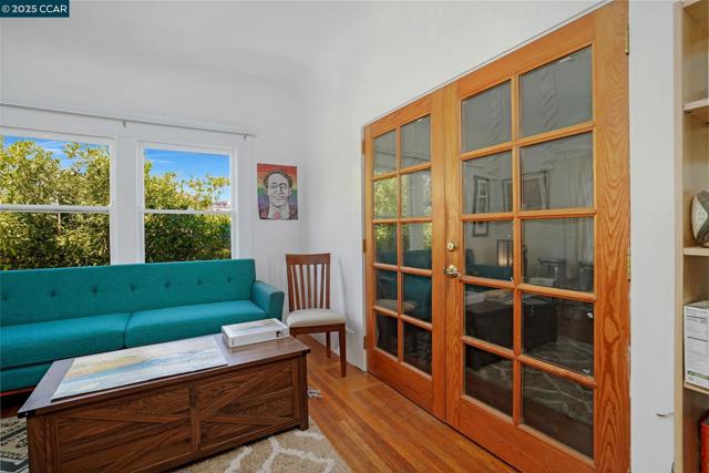 2006 Parker St, Berkeley CA: https://media.crmls.org/mediaz/44276d4a-91aa-4821-9433-31a73281d12b.jpg