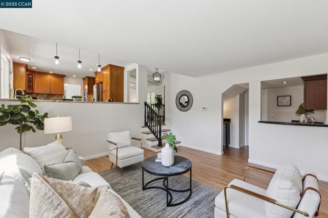 36 Playa Ct, San Ramon CA: https://media.crmls.org/mediaz/4427e12c-7b74-4fbb-a62a-0379bc831087.jpg