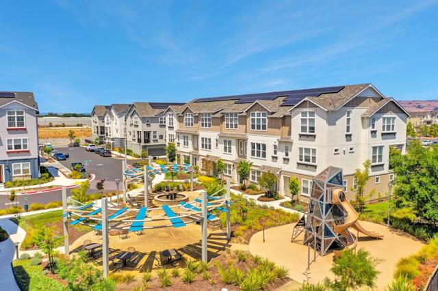 37356 Suncrest Street, Newark CA: https://media.crmls.org/mediaz/44281343-b73c-41e6-8501-fcbb61de3426.jpg