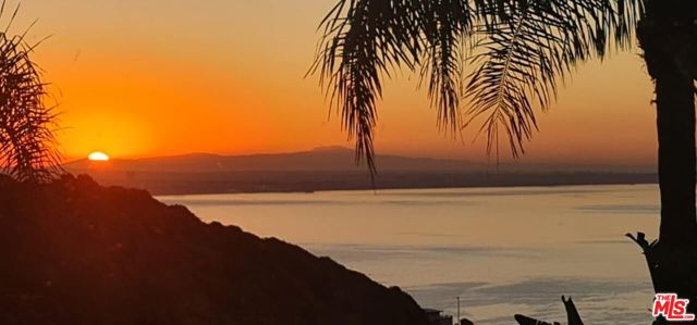 20404 Little Rock Way, Malibu CA: https://media.crmls.org/mediaz/44284935-1822-4675-9fd5-3b8f044ed63f.jpg