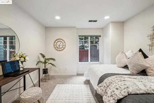 1861 Parkside Dr, Concord CA: https://media.crmls.org/mediaz/44284e14-8a08-47d6-a5c0-594c0a43c313.jpg