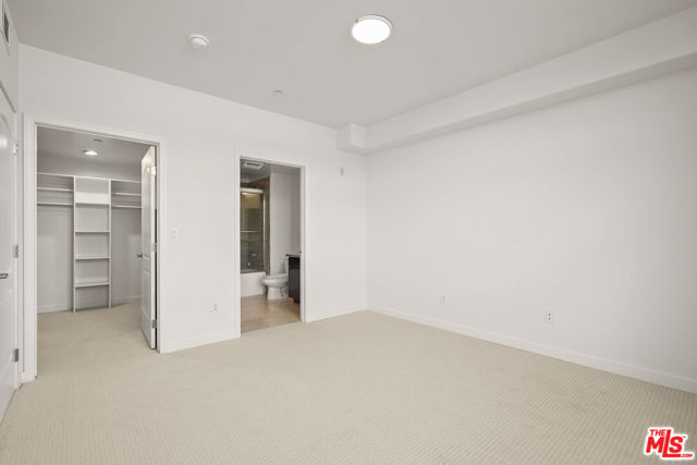 401 N Serrano Avenue, Los Angeles CA: https://media.crmls.org/mediaz/4428f87d-4d9d-47f6-8e83-388ebd9b7f23.jpg
