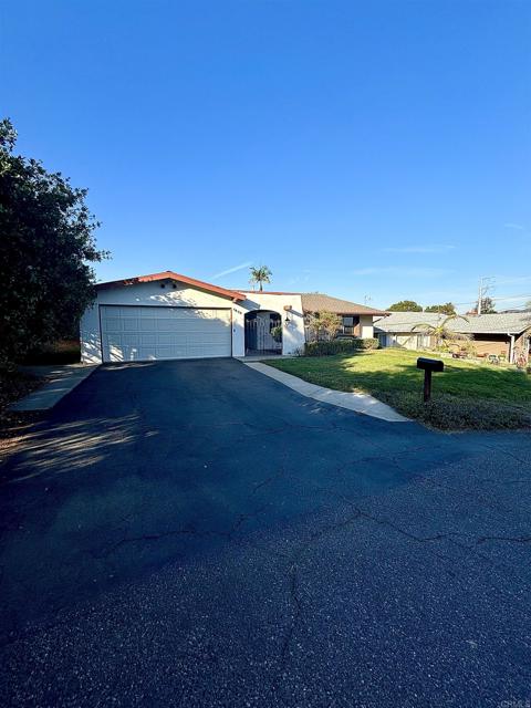 Detail Gallery Image 1 of 1 For 1030 Emelita St, Fallbrook,  CA 92028 - 4 Beds | 2 Baths