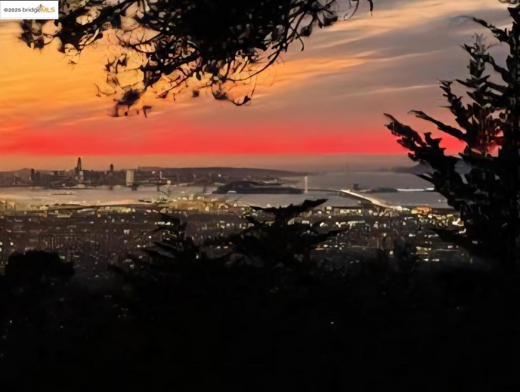 https://media.crmls.org/mediaz/44294140-bdd7-4eec-be67-0705b4a0050a.jpg?preset=X-Large