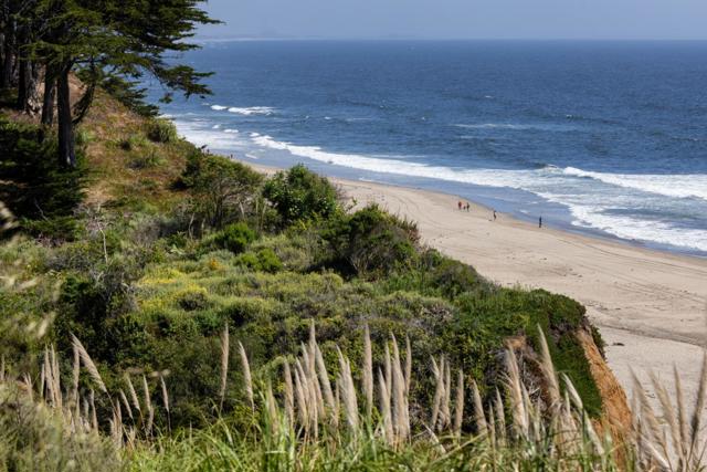 450 Seascape Resort Drive, Aptos CA: https://media.crmls.org/mediaz/44297747-60be-4c6b-aa7a-f0e18cb07b0f.jpg