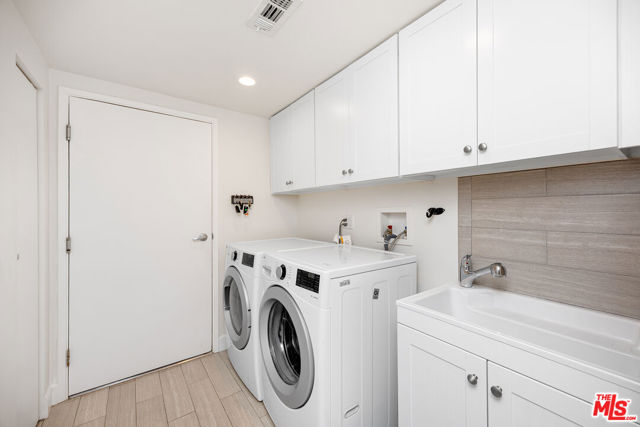 22518 Jameson Drive, Calabasas CA: https://media.crmls.org/mediaz/4429b292-ac29-4a87-954e-9041a57f1329.jpg
