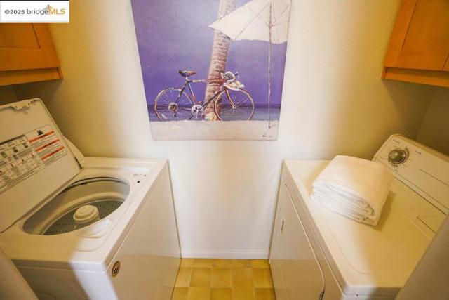 26811 Hayward Blvd, Hayward CA: https://media.crmls.org/mediaz/442a1142-3b84-4304-94dc-f57de9e5b606.jpg