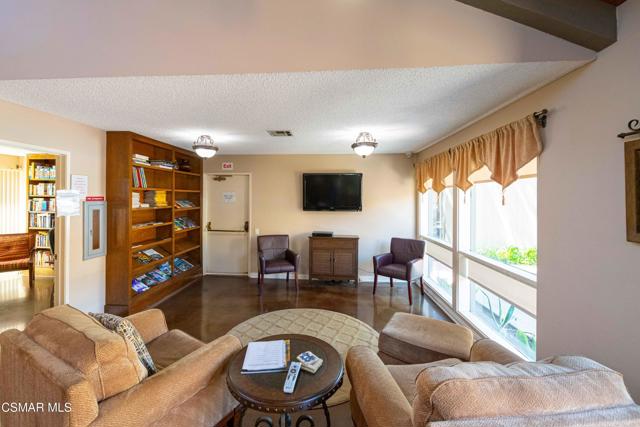 460 Arbor Lane Court, Thousand Oaks CA: https://media.crmls.org/mediaz/442a593b-569d-4b87-a2dc-99c227d4610a.jpg
