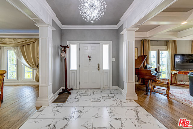 821 Lorraine Boulevard, Los Angeles CA: https://media.crmls.org/mediaz/442a7a3e-f58f-4965-97cb-6b35022a7fb5.jpg