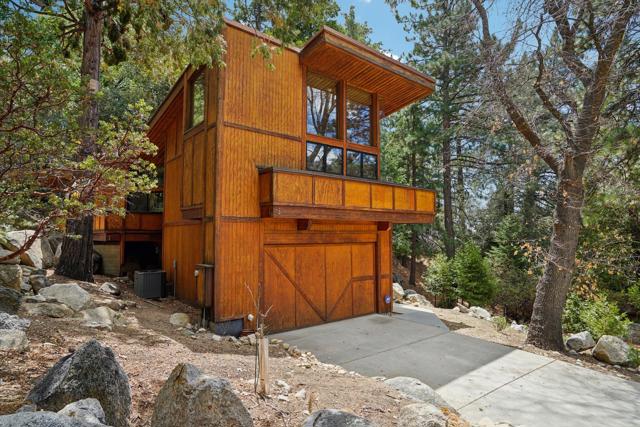 55491 Howland, Idyllwild CA: https://media.crmls.org/mediaz/442b6bed-dee1-4d8a-855c-732215885902.jpg