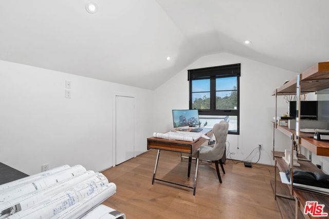 16015 Valley Wood Road, Sherman Oaks CA: https://media.crmls.org/mediaz/442c291c-5d08-41fb-be28-b67c717de94b.jpg