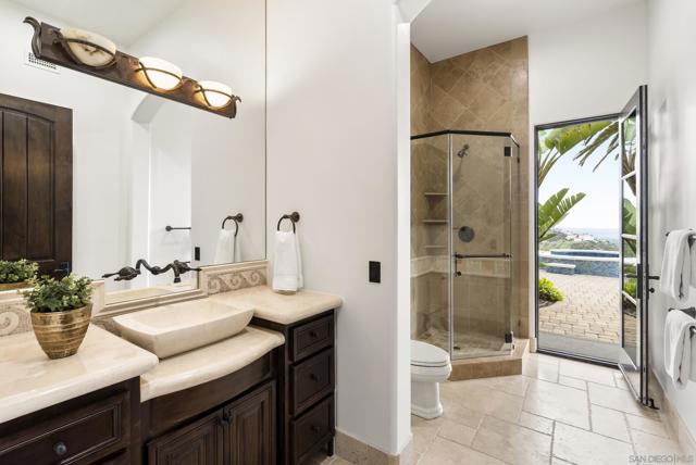 18233 Via Ambiente, Rancho Santa Fe CA: https://media.crmls.org/mediaz/442c5a2b-fda8-4752-91fd-5f835e316902.jpg