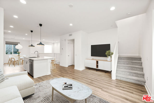 516 E Imperial Avenue, El Segundo CA: https://media.crmls.org/mediaz/442c6257-2055-46a5-ae9e-2770bda710a0.jpg