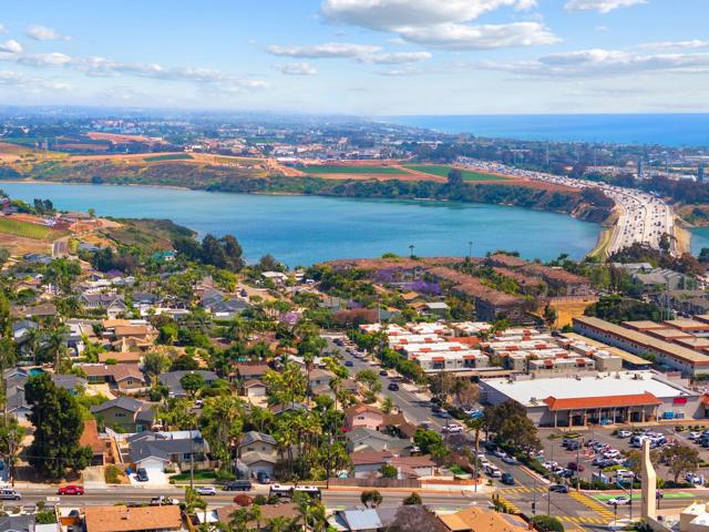 3910 Adams Street, Carlsbad CA: https://media.crmls.org/mediaz/442c89ce-9557-4909-b393-240c197381c4.jpg
